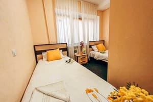 Возле метро Вокзальная на ул. Богдановская 1